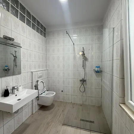 Limore 호스텔 티라나