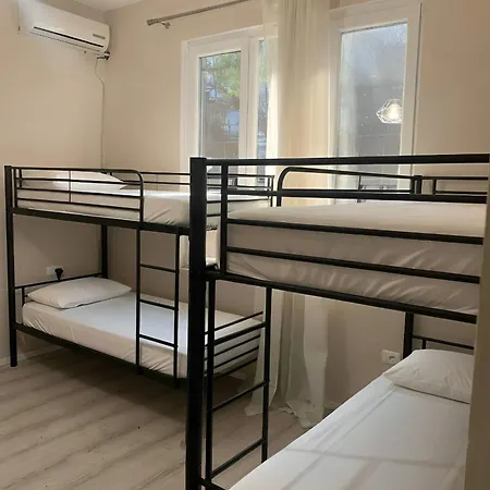 Hostel Limore *